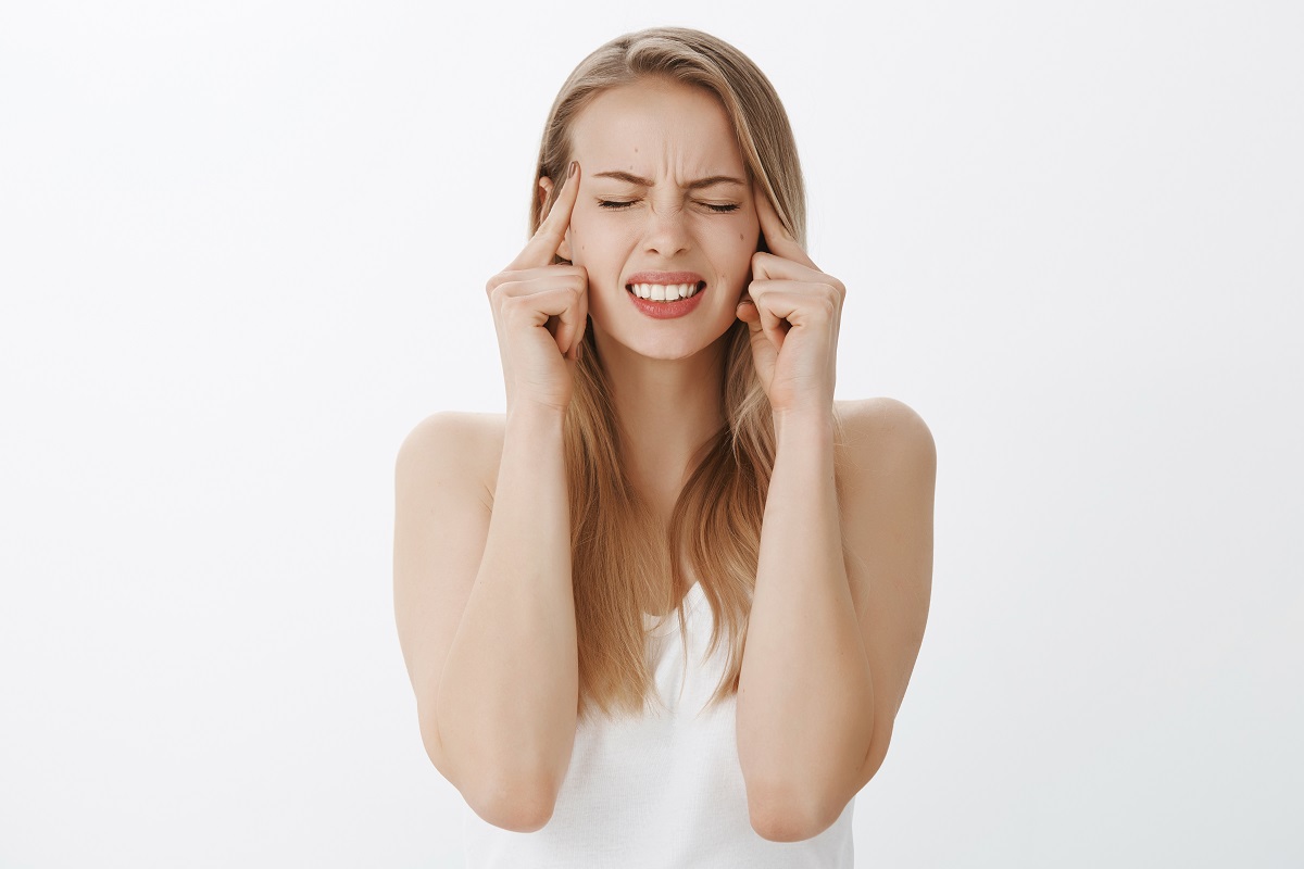 Бруксизм: причины возникновения скрежета зубами во сне, симптомы ...